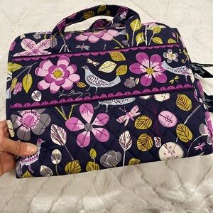 Hanging travel toilette bag.